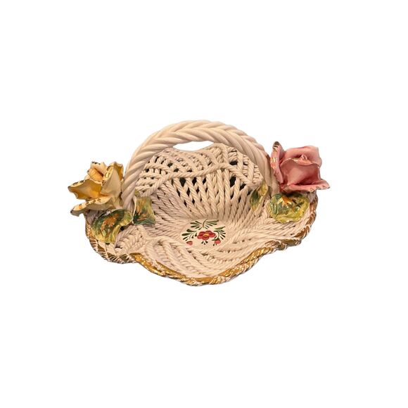 Vintage Napoleon Capodimonte  Porcelain  Woven Basket of Flower's  Made in Italy - Picture 6 of 7